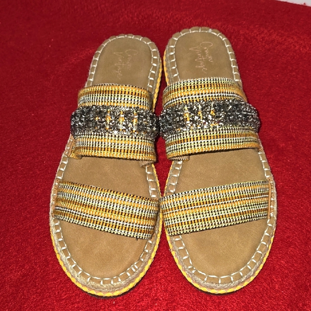 Crown Vintage Miyan Stylish Women's Sandals in Gold and Black Size 10M